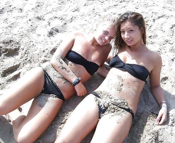 23P Horny Teen babes - Which one has the best tits ?