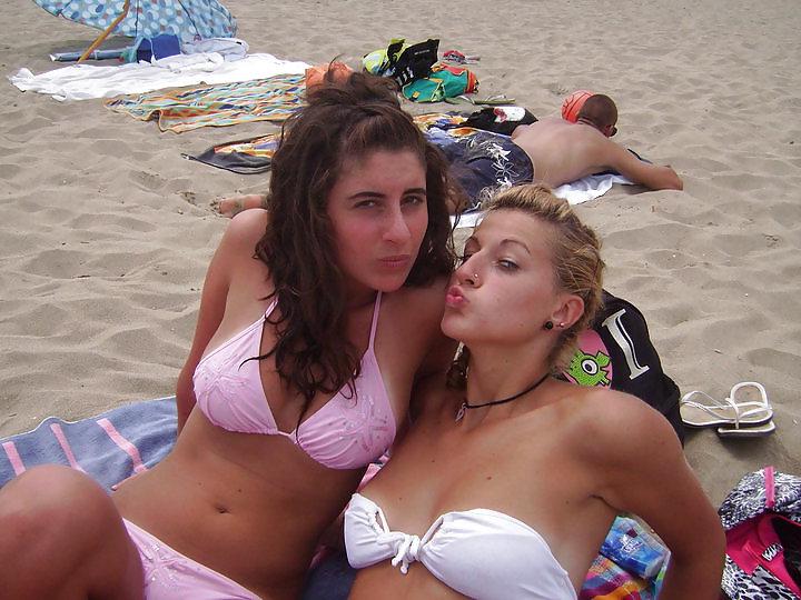 23P Horny Teen babes - Which one has the best tits ?