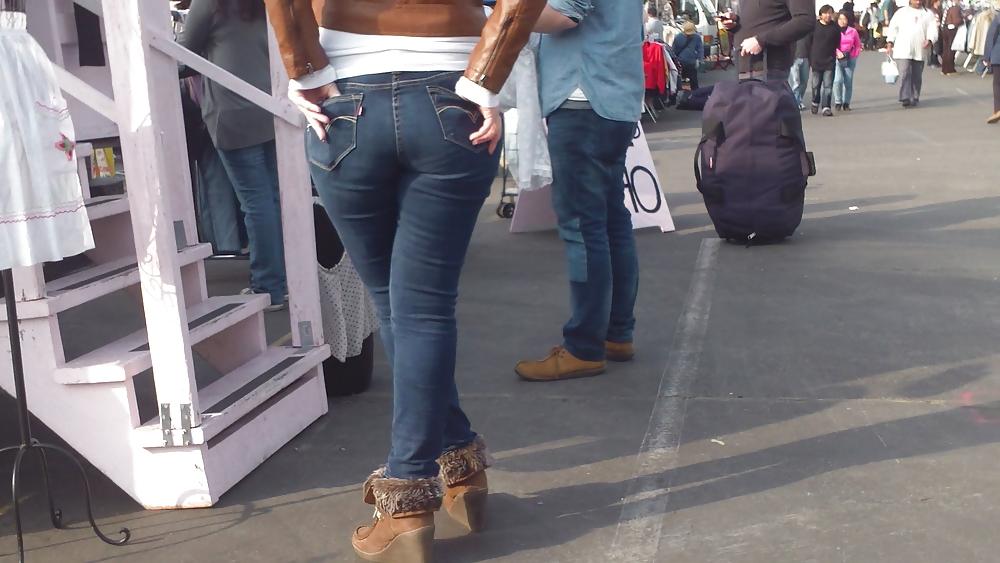 25P Following teen butts & ass in tight jeans 