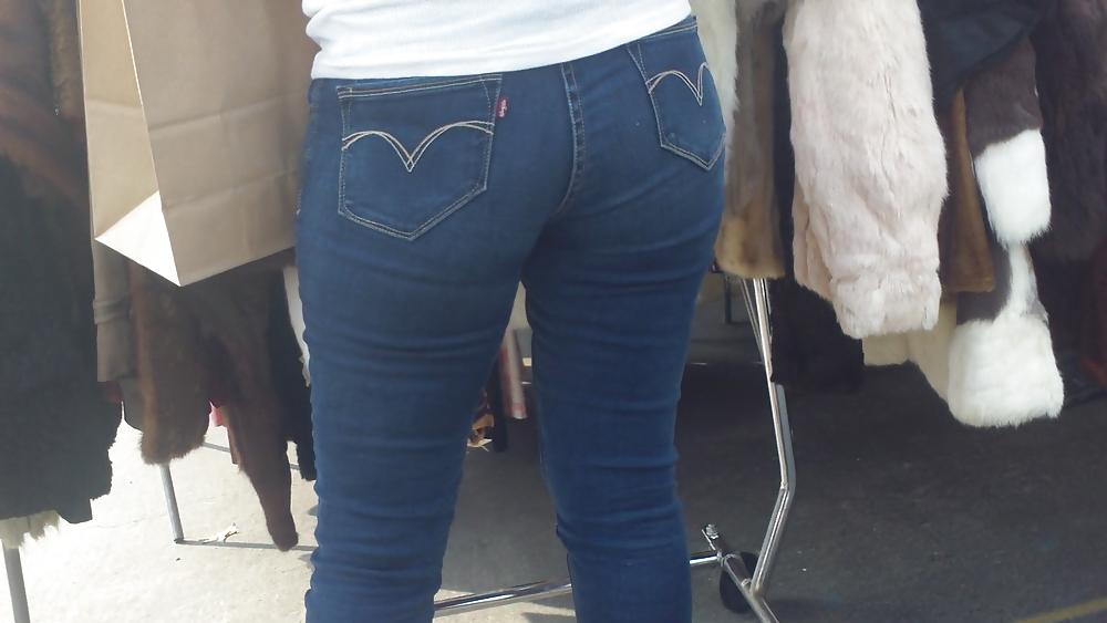 25P Following teen butts & ass in tight jeans 