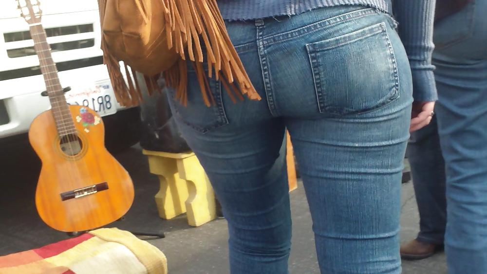 25P Following teen butts & ass in tight jeans 