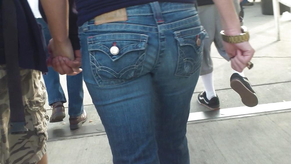 25P Following teen butts & ass in tight jeans 