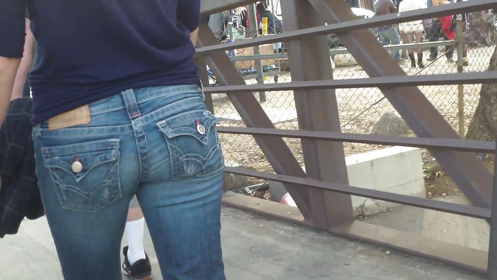 25P Following teen butts & ass in tight jeans 