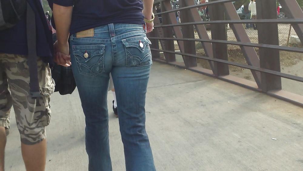 25P Following teen butts & ass in tight jeans 