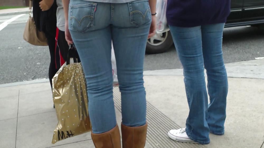 25P Ass & butts in jeans so nice