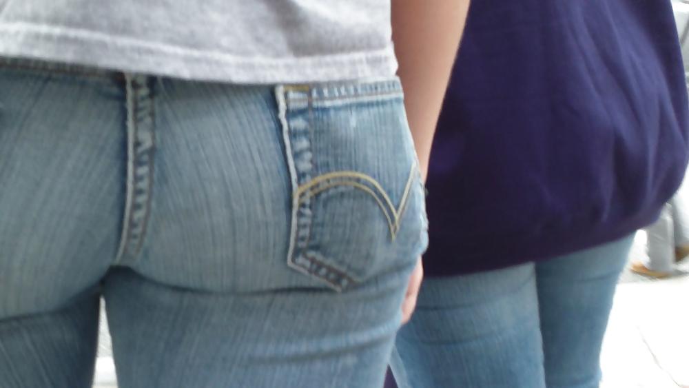 25P Ass & butts in jeans so nice