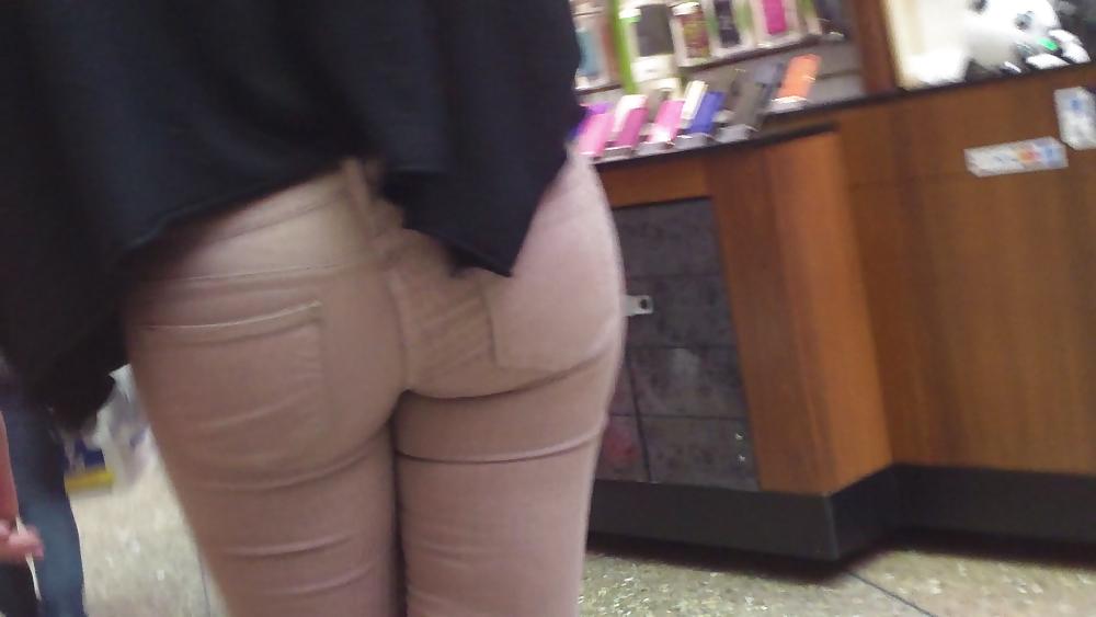 25P Ass & butts in jeans so nice
