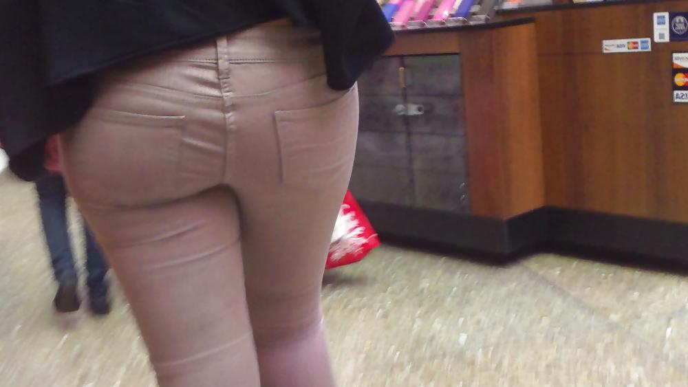 25P Ass & butts in jeans so nice