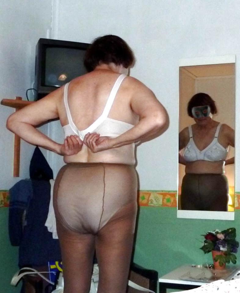 12P My Shy Wife - Nylons