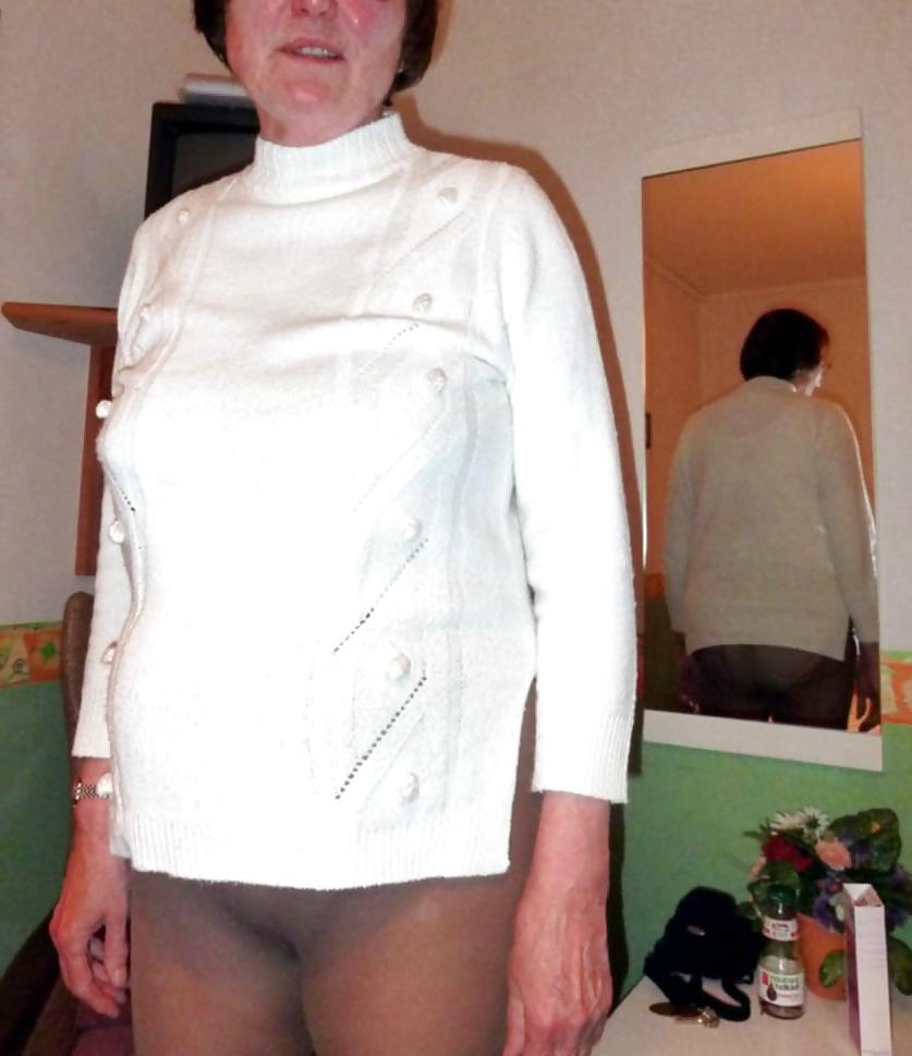 12P My Shy Wife - Nylons