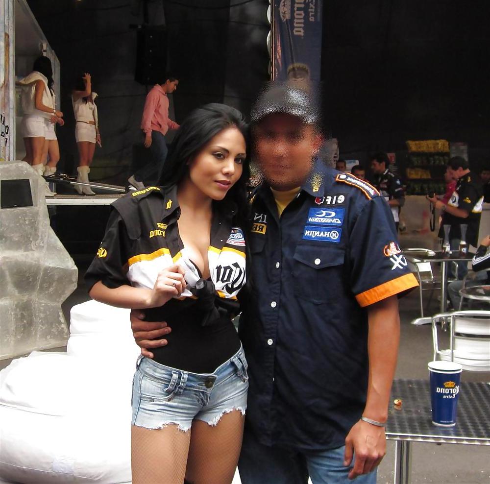 19P Auto Show Latin Girl