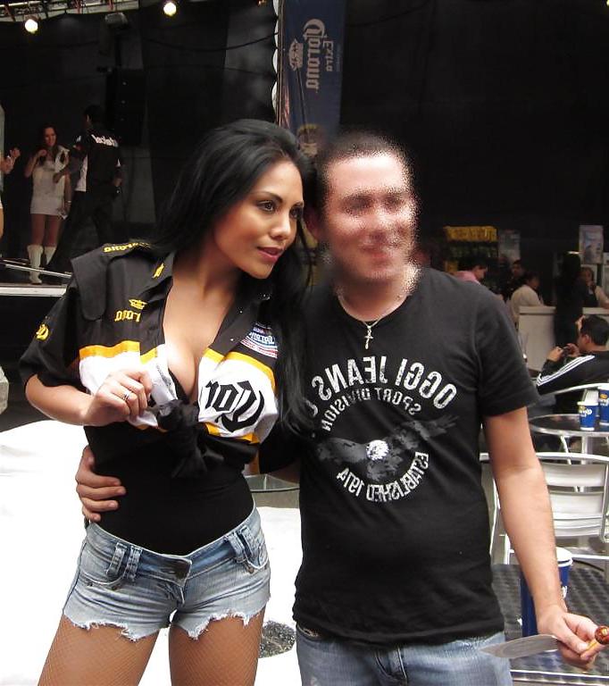 19P Auto Show Latin Girl
