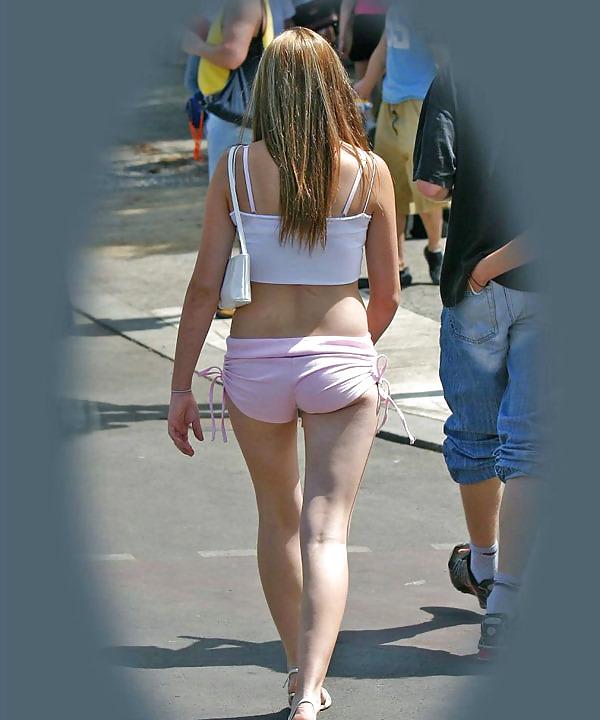 10P Hot ass spycam