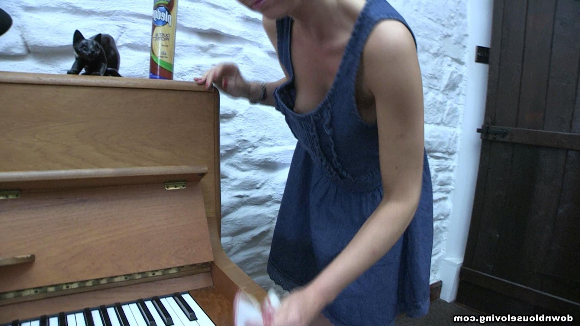 16P Voyeur shots of cutie in dress bending over to show cleavage