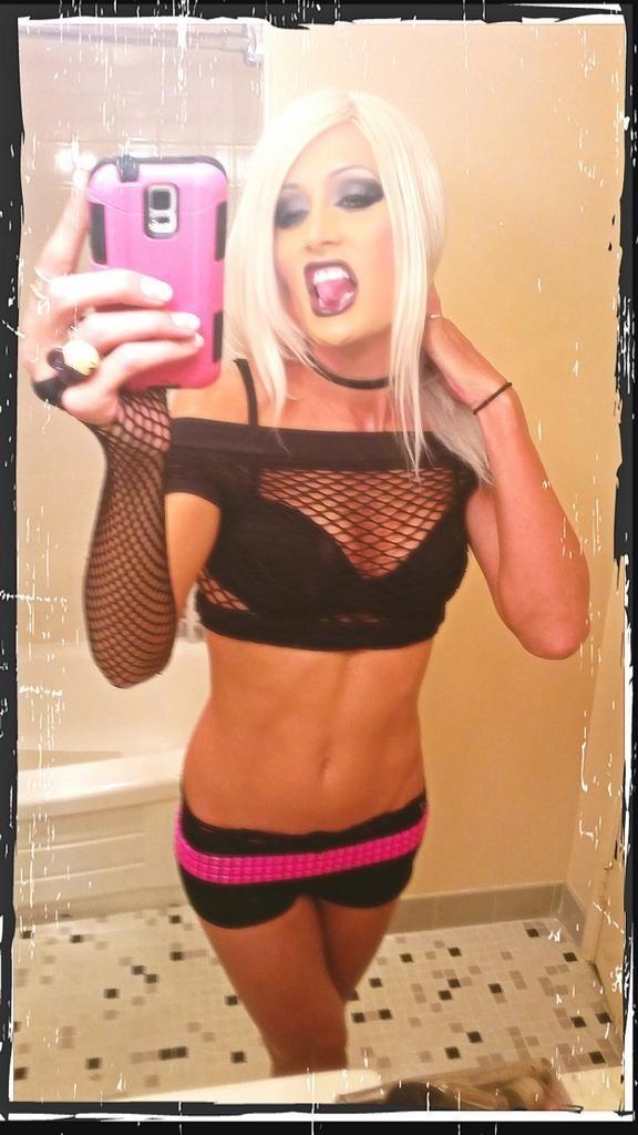 16P Skinny shemale selfies