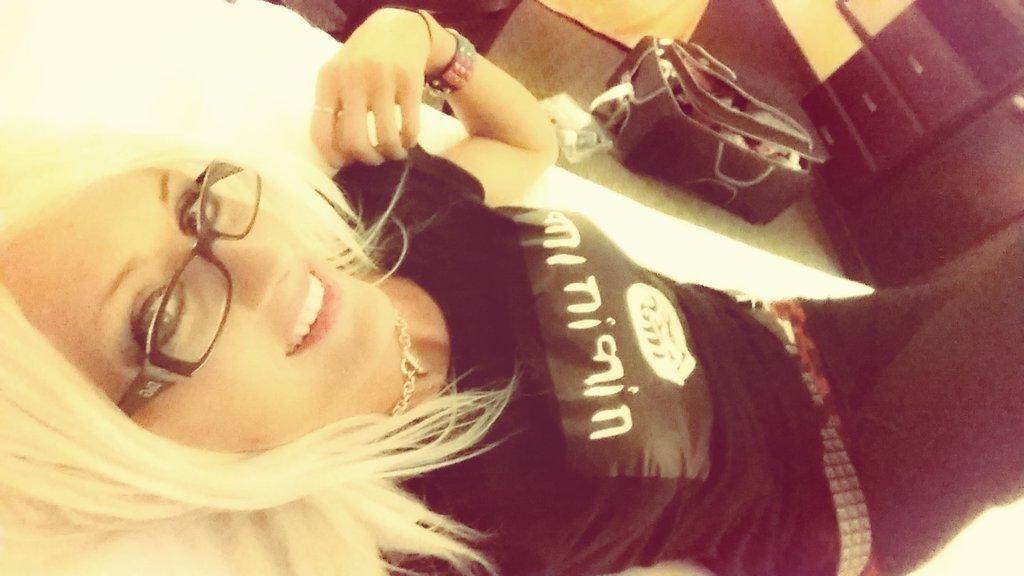 16P Skinny shemale selfies