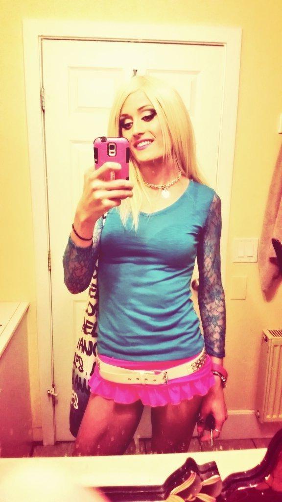 16P Skinny shemale selfies