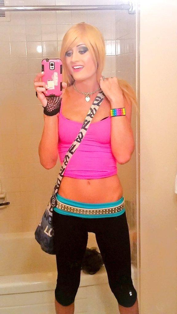 16P Skinny shemale selfies