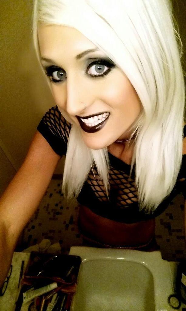 16P Skinny shemale selfies
