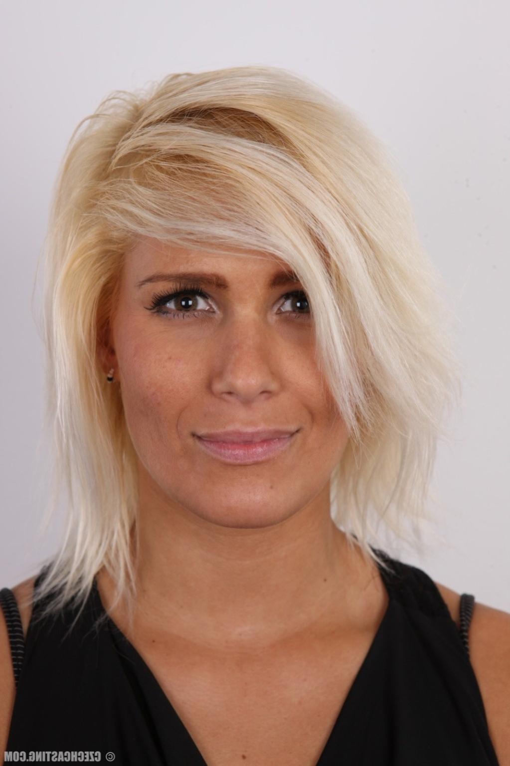 17P Hot blonde wife poses naked