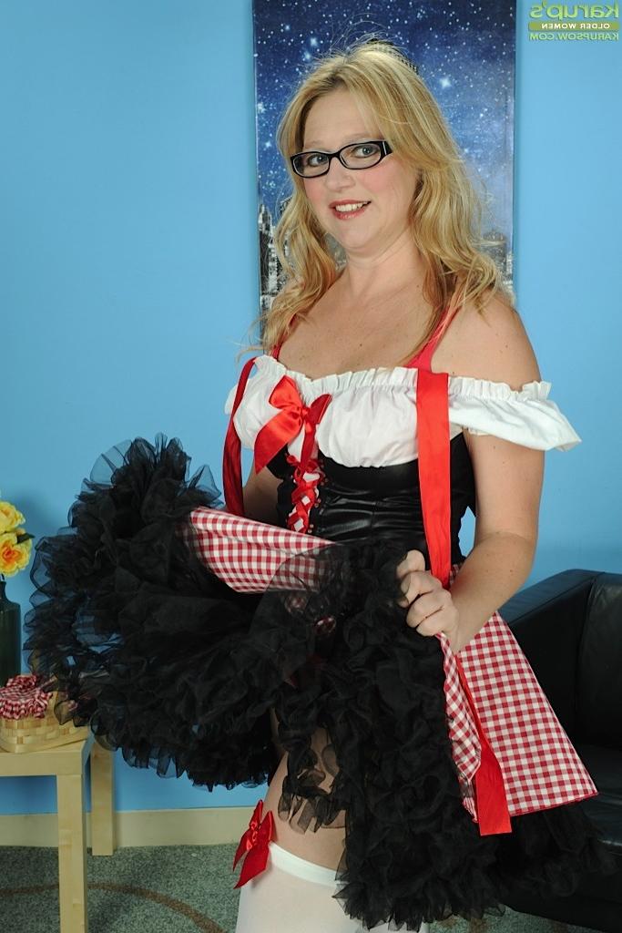 15P Mature babe Sable Knight plays Little Red Riding Hood