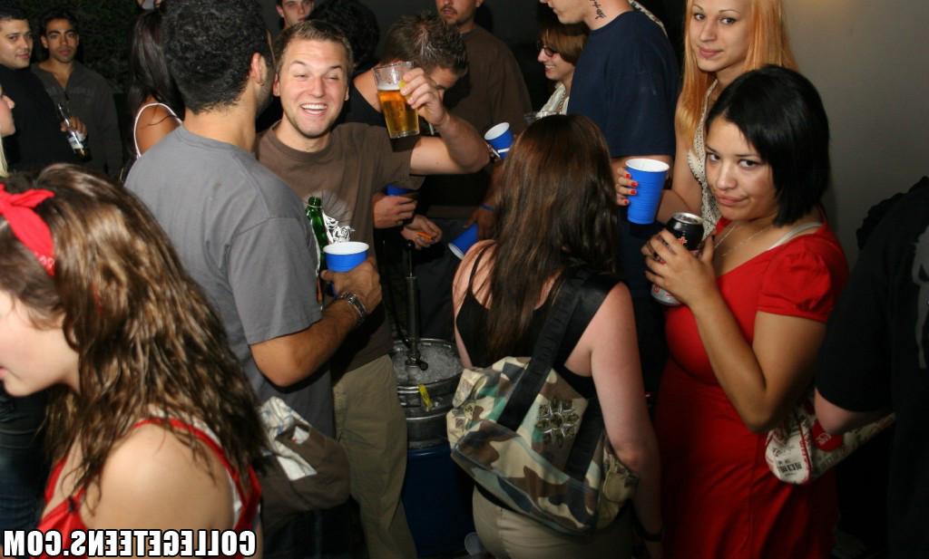 15P College teens have a dorm room fuck party