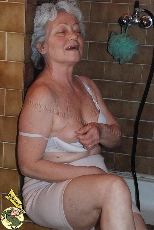 15P homemade collection of amateur grannies
