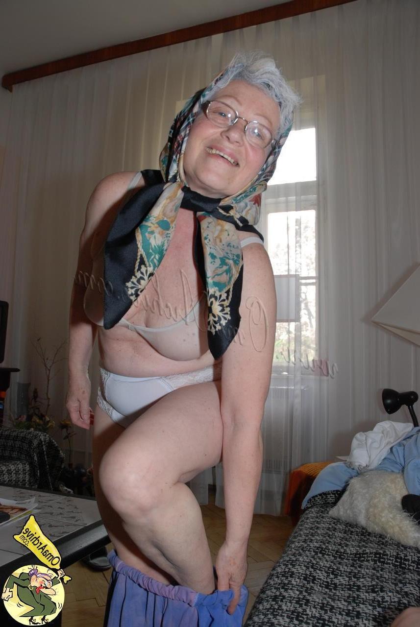 15P homemade collection of amateur grannies