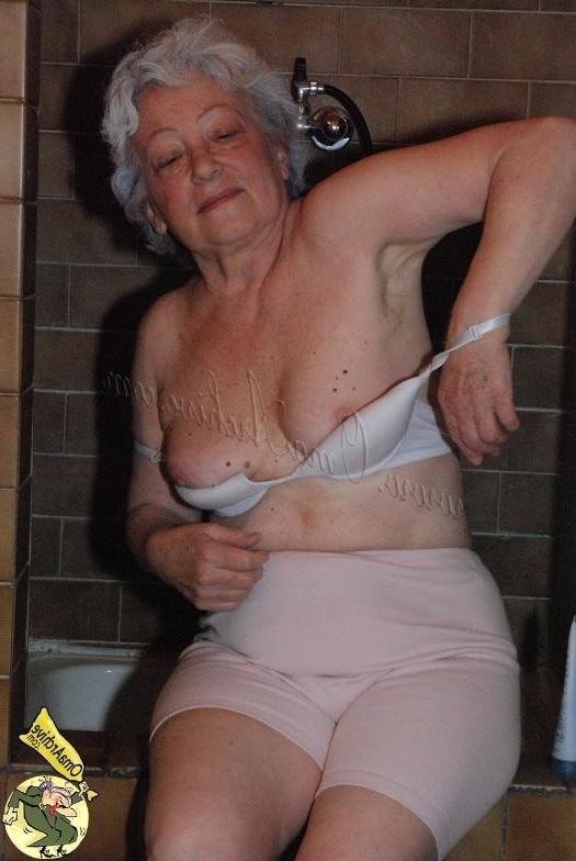 15P homemade collection of amateur grannies