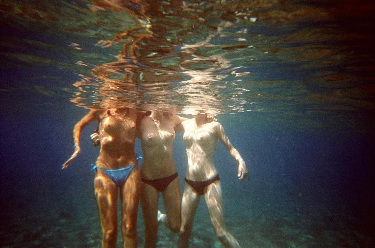 21P Beach candid topless teens beach tits big tits in public