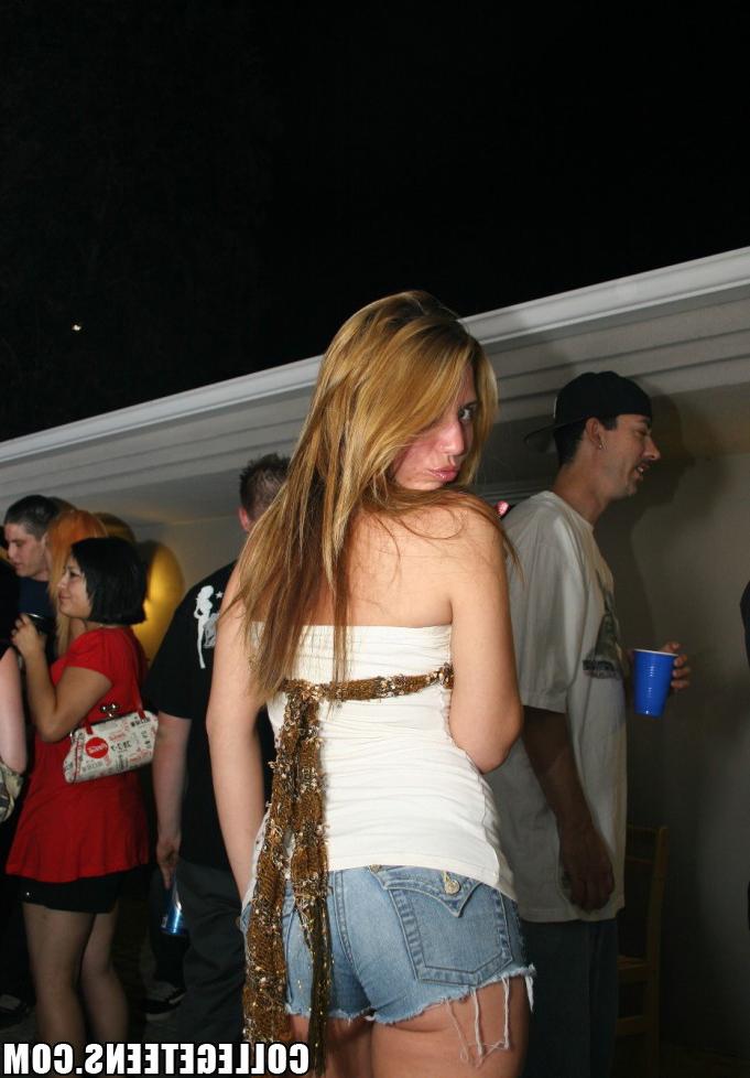 15P College teens have a dorm room sex party
