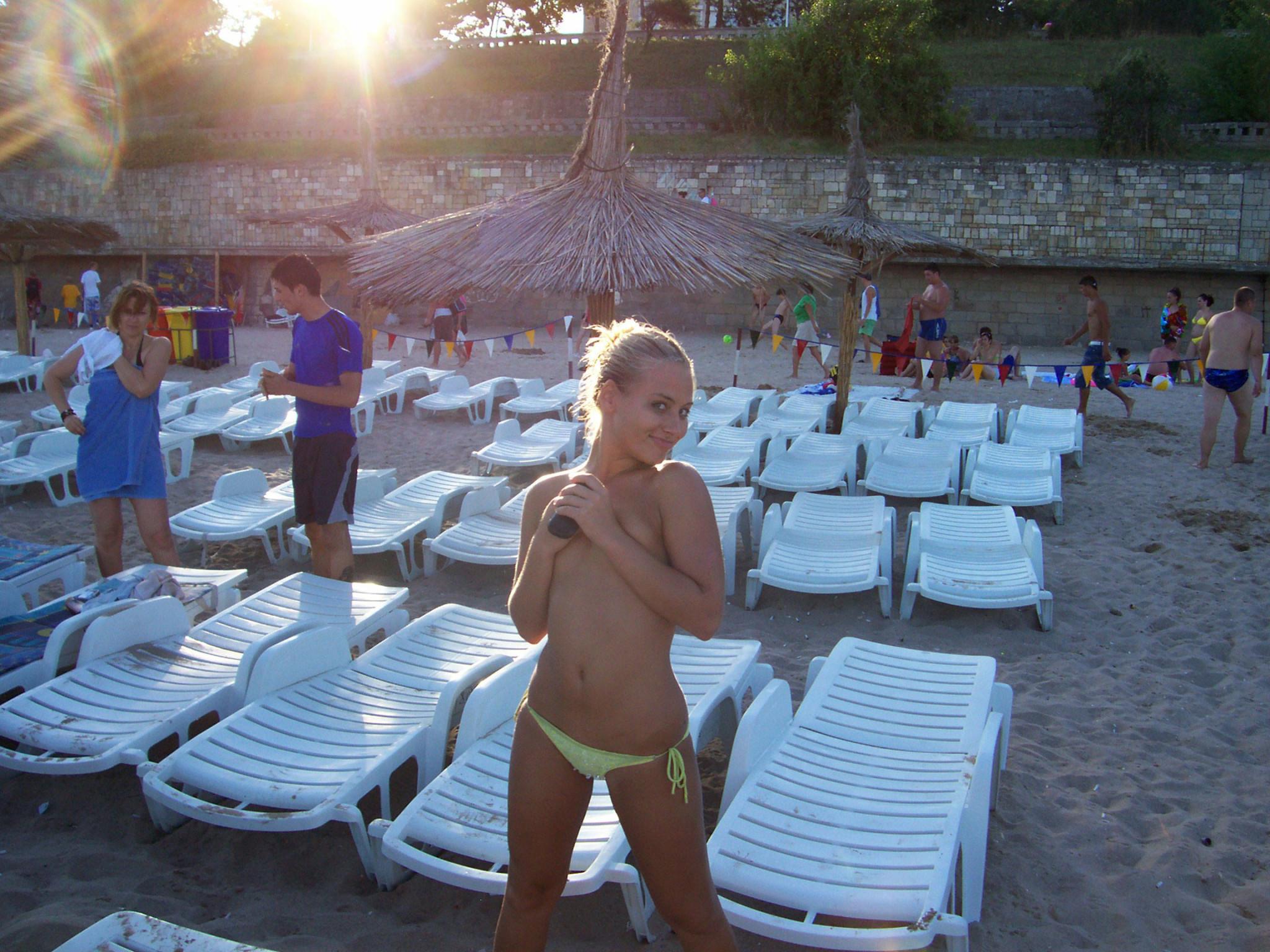 19P Amateur beach voyeur and candid shots