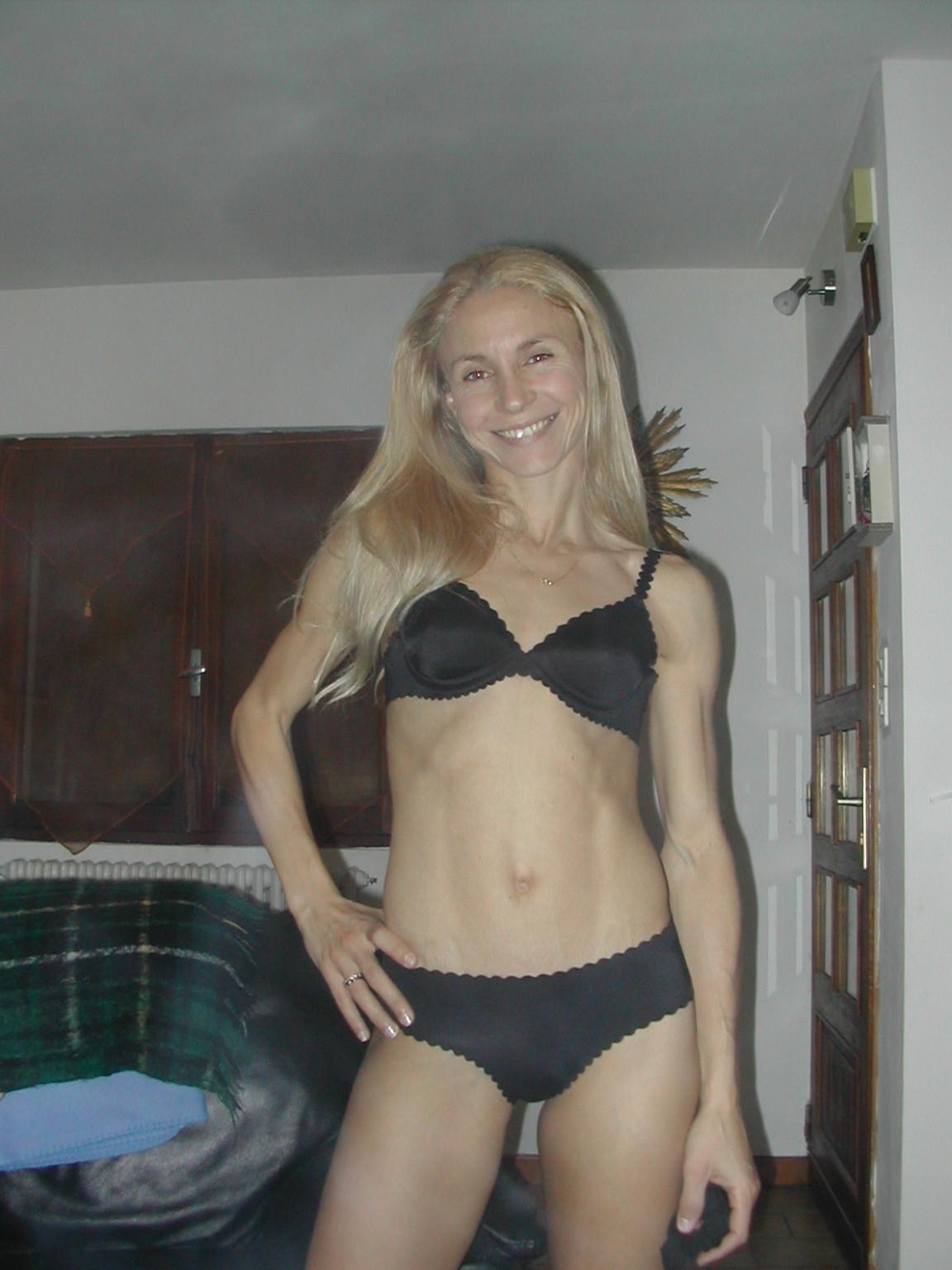 15P Naked fitness teens amateur athletic teens female six packs
