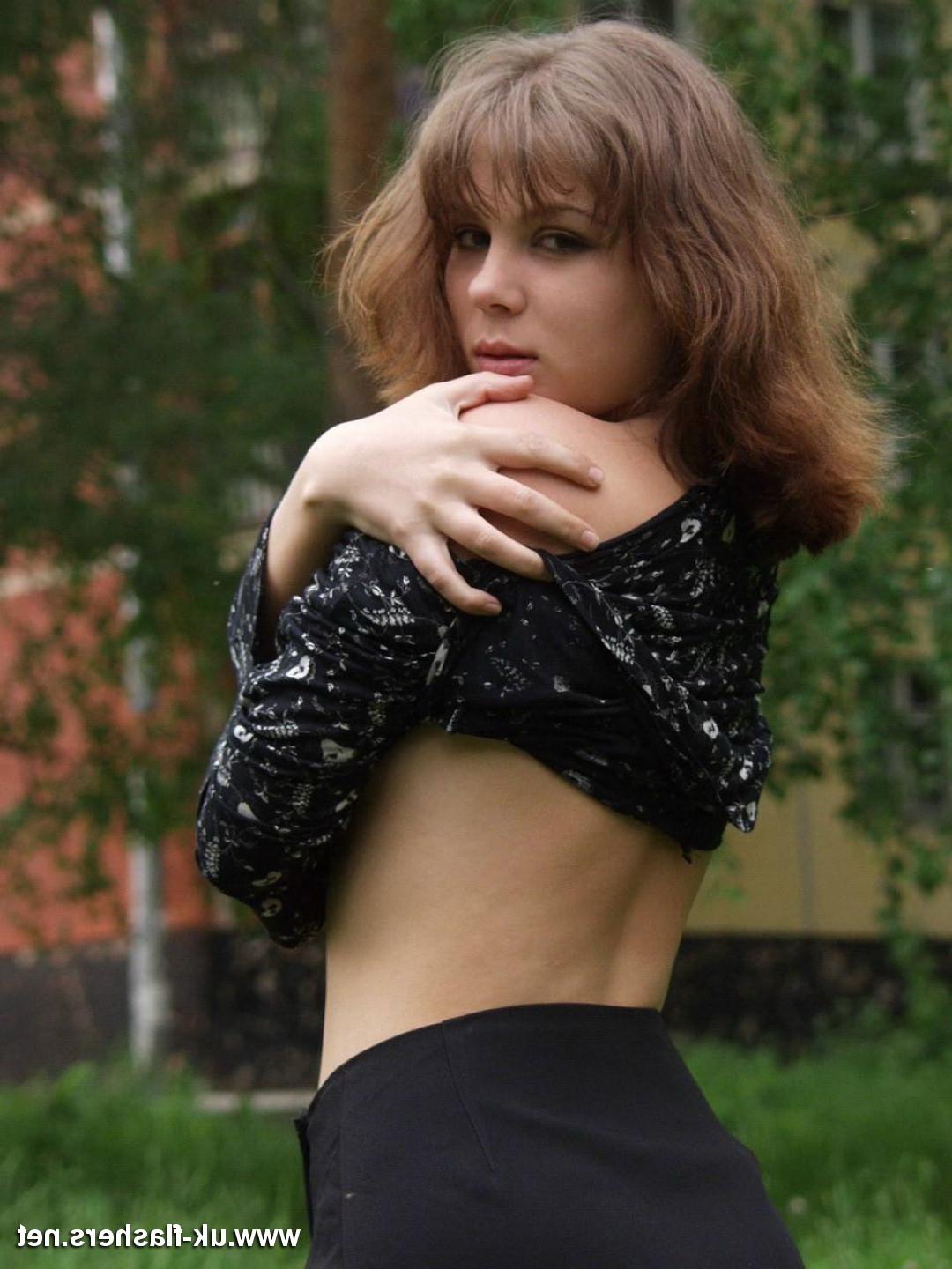 16P Amateur babe flashes her boobs and pussy in public