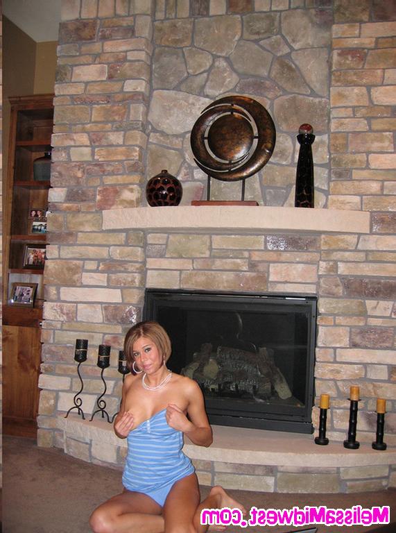 15P Melissa Midwest loves to finger bang at home