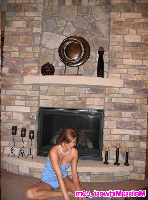 15P Melissa Midwest loves to finger bang at home