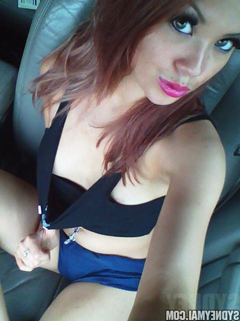 15P Masturbating Sydney Mai fucks her cunt in her car