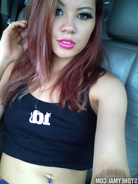 15P Masturbating Sydney Mai fucks her cunt in her car