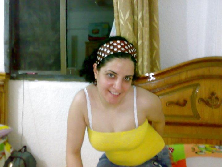11P Arab Housewife 3