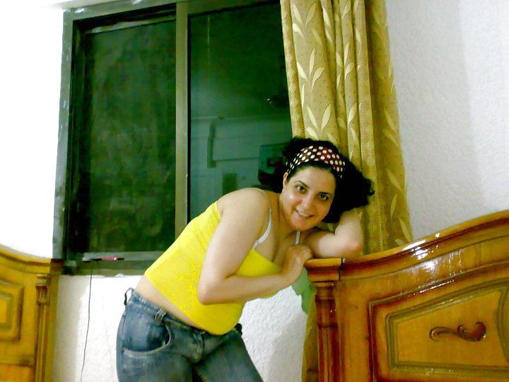 11P Arab Housewife 3