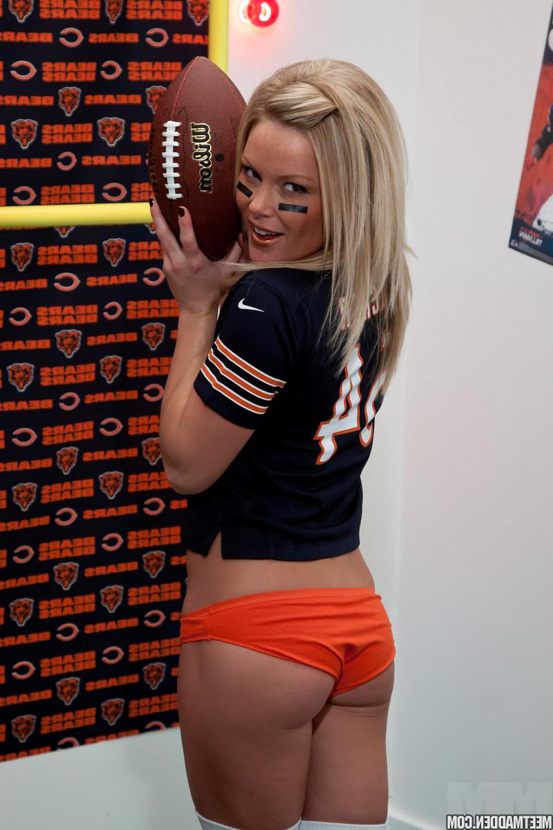 15P The Bears need a new QB and Madden could be what they need as she dresses as sex