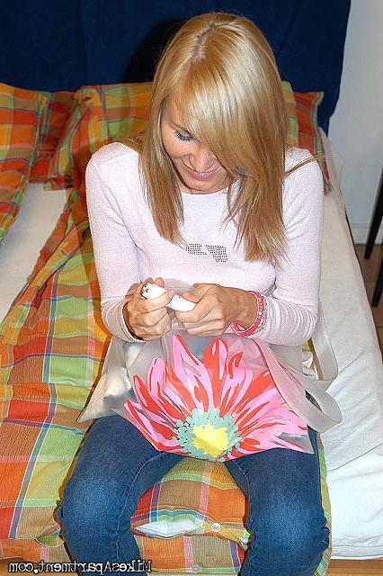 12P Hot blonde russian babe plays with her pussy for the camera
