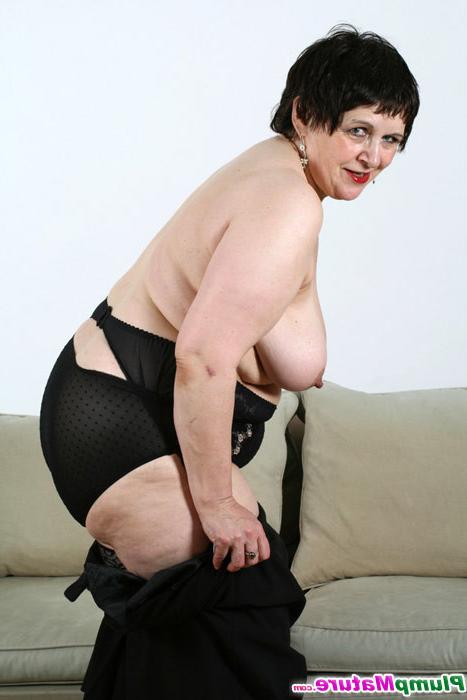 15P Plump mama rips her cute stockings off on cam