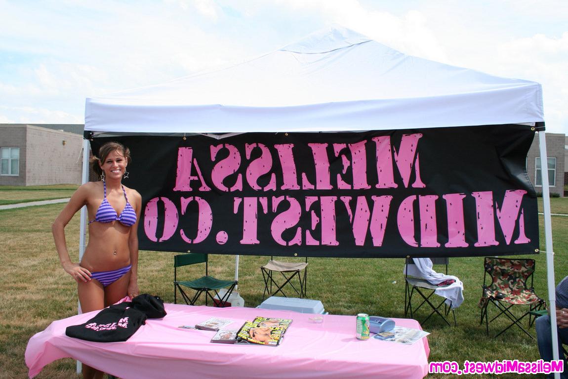 15P Melissa Midwest posing on cars at a car show