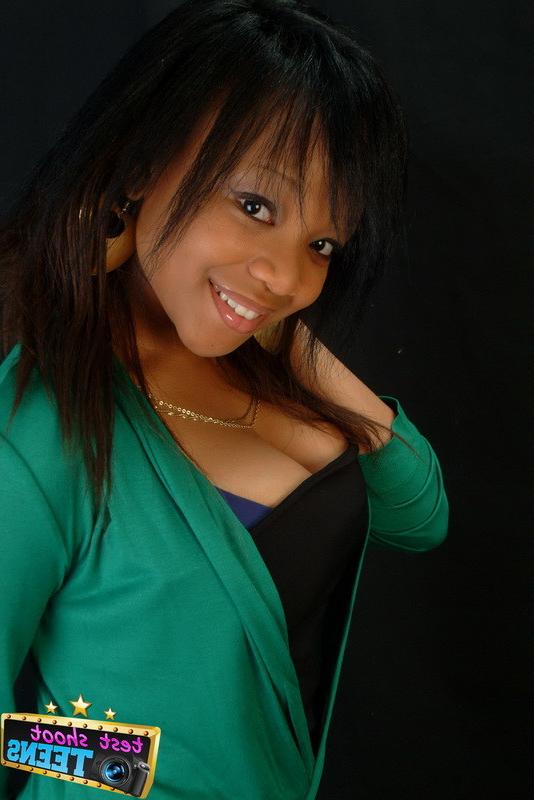 16P Ebony teen Tiny decides to show off her natural G cups