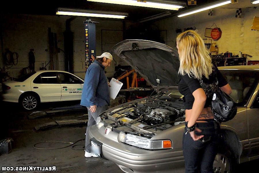 17P Savannah picks up the car with some ass in these pics