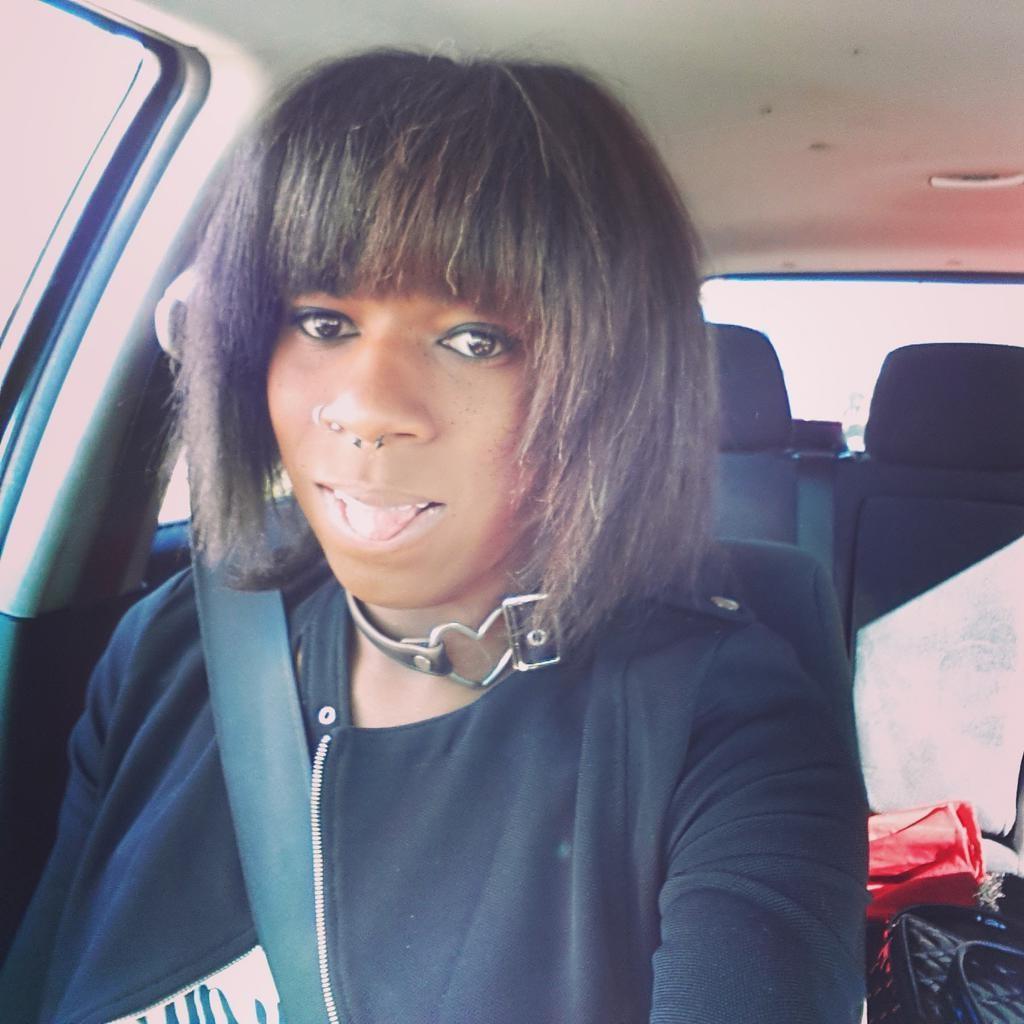 13P Ebony ts car selfies