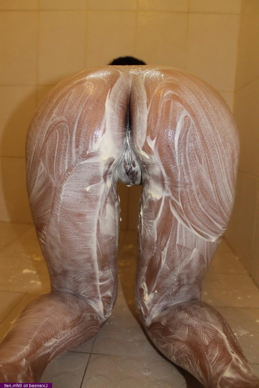10P This еуут hooker takes a shower before selling her body