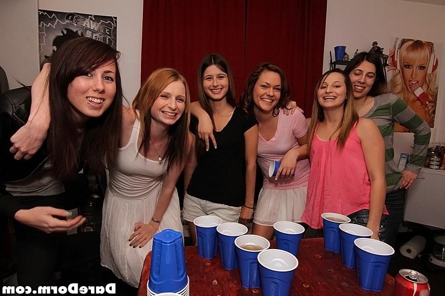 12P Hot amatuer teen college dorm girls getting it on threesome