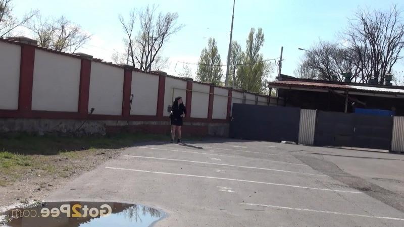 15P Shy girl pees outside on concrete steps